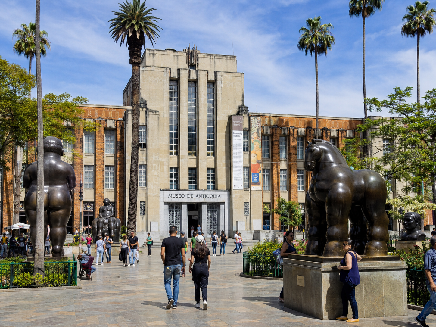 Museo de Antioquia y Plaza Botero con esculturas de Botero